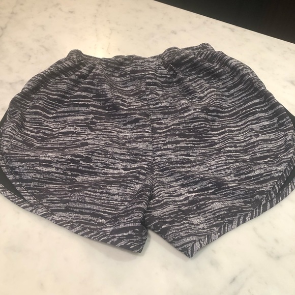 NIKE Dri-fit Black White Running Women’s Shorts Size S EUC - Picture 4 of 5